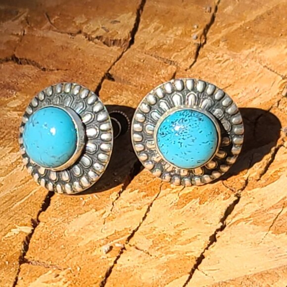 Vintage Turquoise and Sterling Silver Screw back Earrings - Mid-Century - Picture 6 of 8